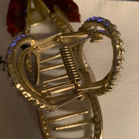 Elegant Gold and Red Rose Hair clip - Picture 5 of 5